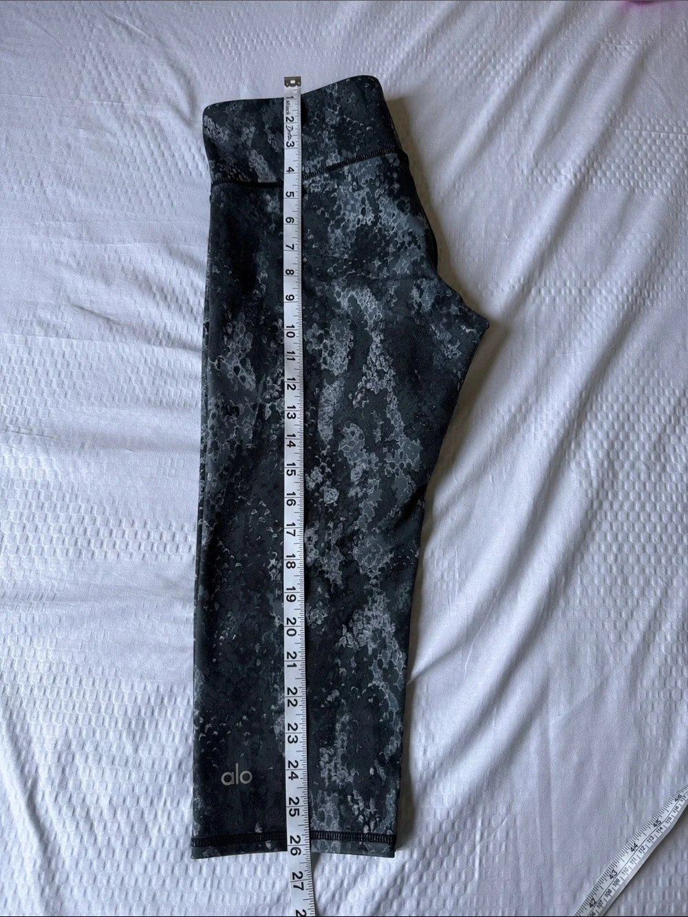 ALO Yoga Black and Gray Snake-Print Capri Leggings